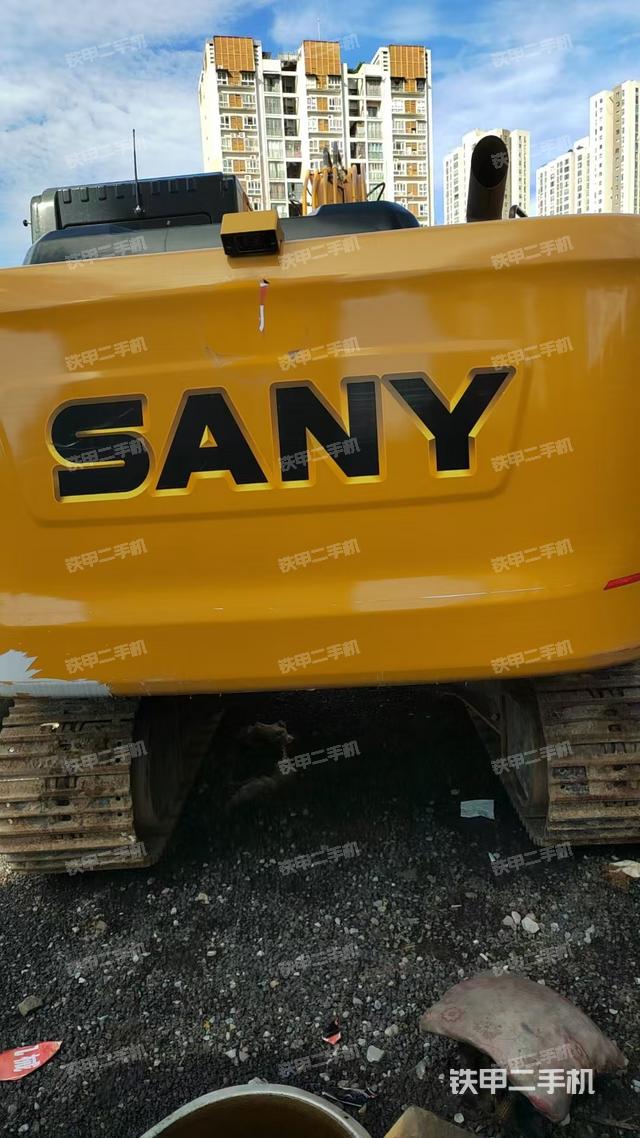 驾驶室顶部（整机外观）