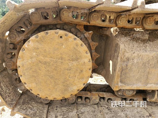 右侧履带整体(行走机构) 右侧履带整体(行走机构)