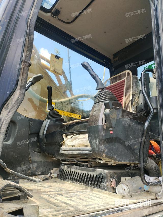 驾驶室正侧(驾驶室部分) 驾驶室正侧(驾驶室部分)