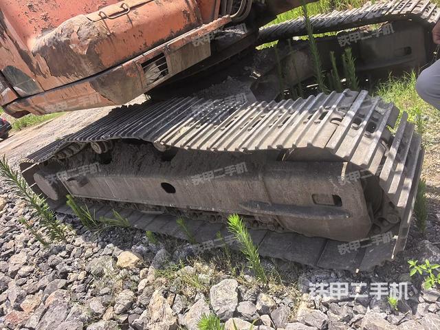 右侧履带整体(行走机构) 右侧履带整体(行走机构)