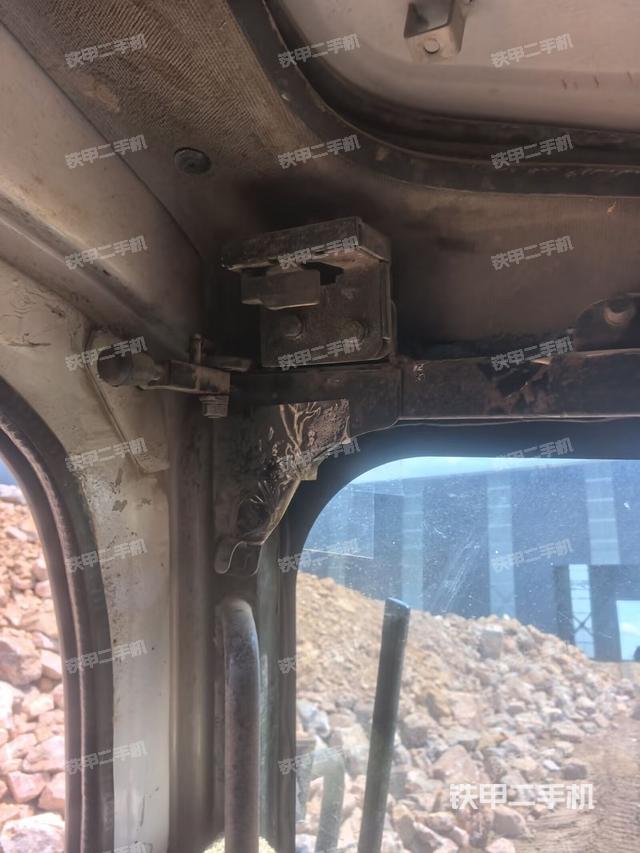 右侧玻璃角标(驾驶室部分) 右侧玻璃角标(驾驶室部分)