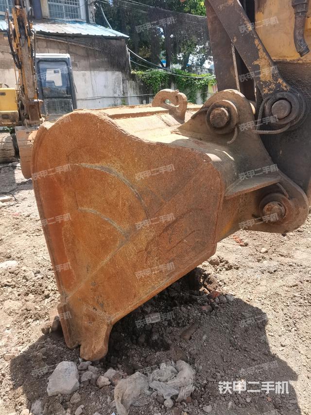 铲斗右后整体(工作和回转装置) 铲斗右后整体(工作和回转装置)