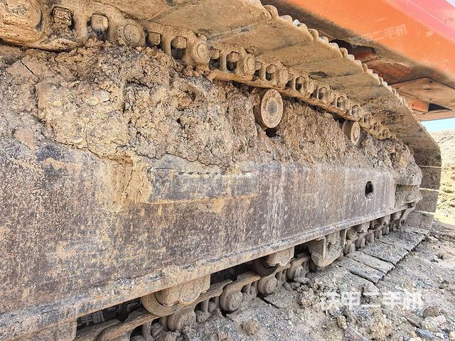 右侧履带整体(行走机构) 右侧履带整体(行走机构)