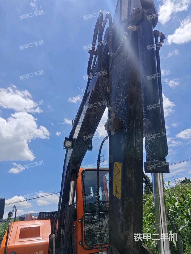 小臂整体右前(工作和回转装置) 小臂整体右前(工作和回转装置)
