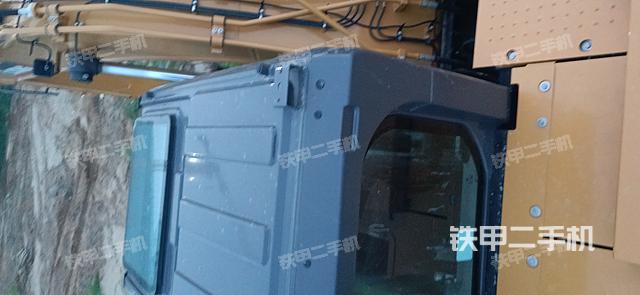 驾驶室顶部(整机外观) 驾驶室顶部(整机外观)