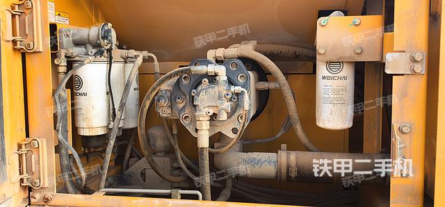 液压泵舱室正面整体(整机外观) 液压泵舱室正面整体(整机外观)