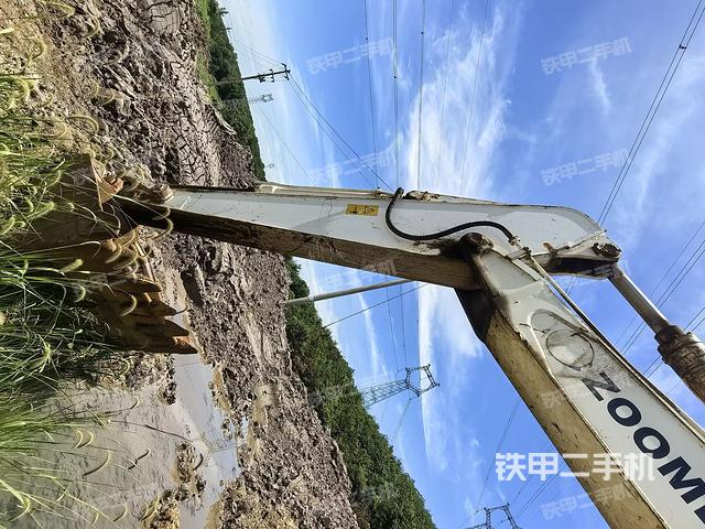 小臂整体左后(工作和回转装置) 小臂整体左后(工作和回转装置)