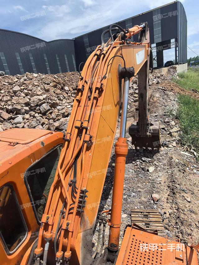 大臂背部俯视(工作和回转装置) 大臂背部俯视(工作和回转装置)