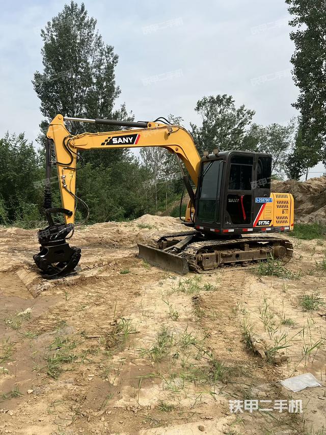 駕駛室整體(整機(jī)外觀) 駕駛室整體(整機(jī)外觀)