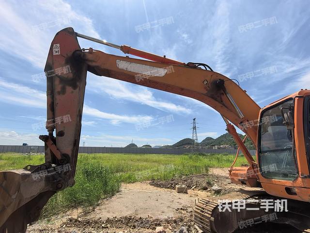 大臂整体 右侧(工作和回转装置) 大臂整体 右侧(工作和回转装置)