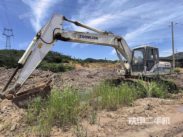 中聯(lián)重科ZE230E挖掘機(jī)