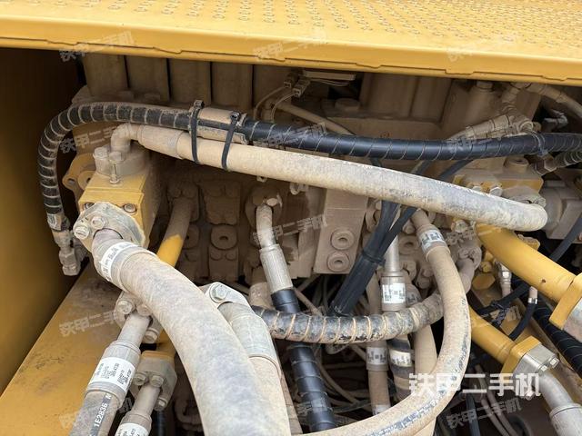 回轉(zhuǎn)馬達和主控閥（整機外觀）