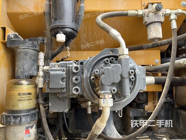 液压泵舱室正面整体(整机外观) 液压泵舱室正面整体(整机外观)