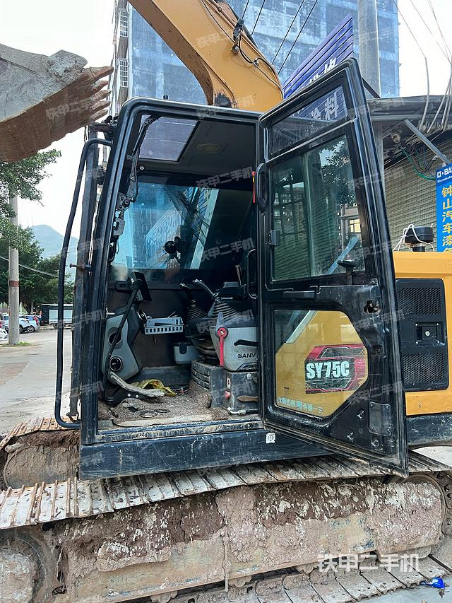驾驶室整体(整机外观) 驾驶室整体(整机外观)