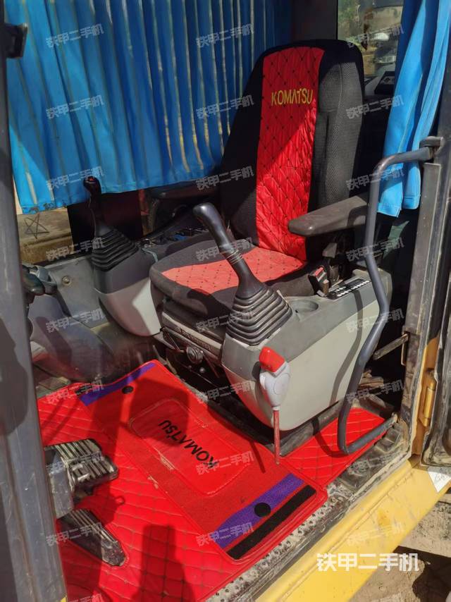 驾驶室整体(整机外观) 驾驶室整体(整机外观)