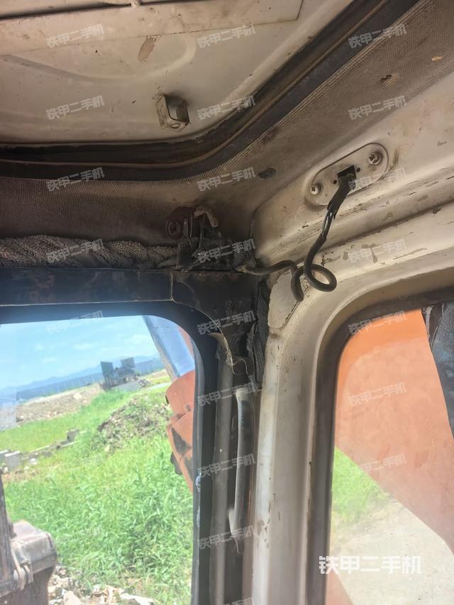 左后方玻璃角标(驾驶室部分) 左后方玻璃角标(驾驶室部分)