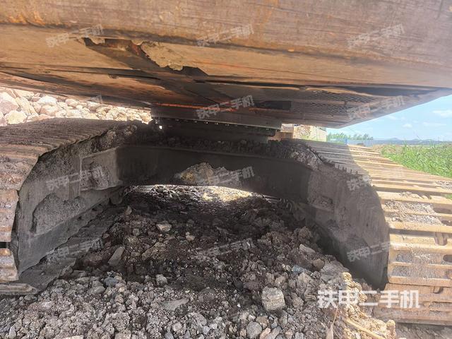 转盘和下车架正前(工作和回转装置) 转盘和下车架正前(工作和回转装置)