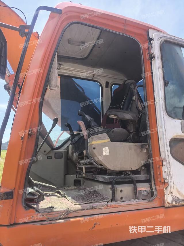 顶棚整体(驾驶室部分) 顶棚整体(驾驶室部分)