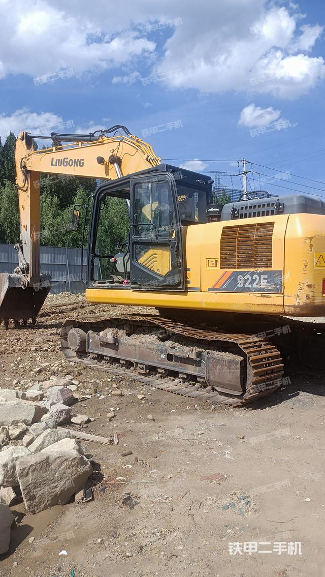 驾驶室顶部(整机外观) 驾驶室顶部(整机外观)