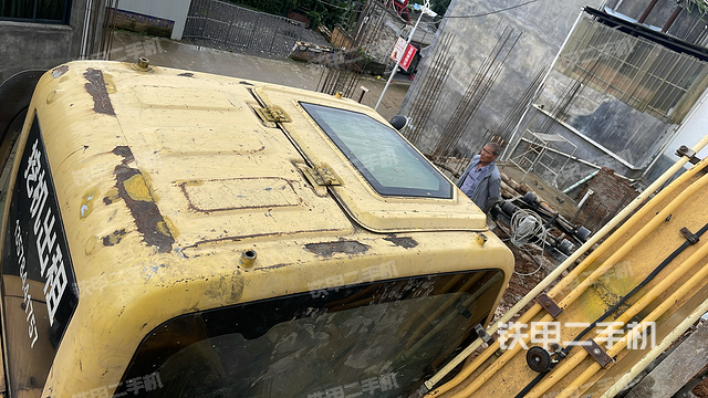 驾驶室顶部（整机外观）