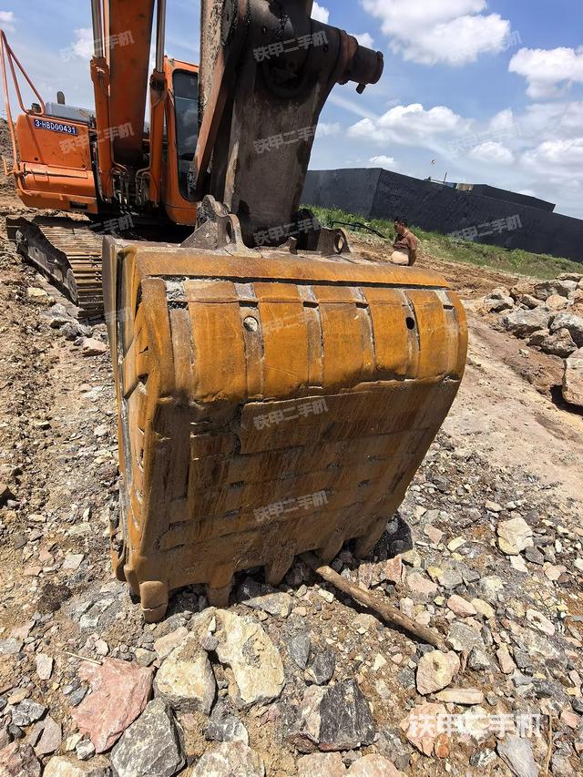 铲斗45度(工作和回转装置) 铲斗45度(工作和回转装置)