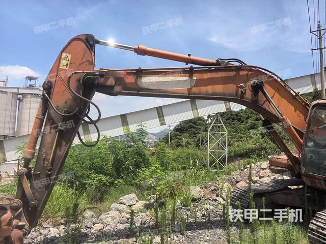 大臂整体 右侧(工作和回转装置) 大臂整体 右侧(工作和回转装置)