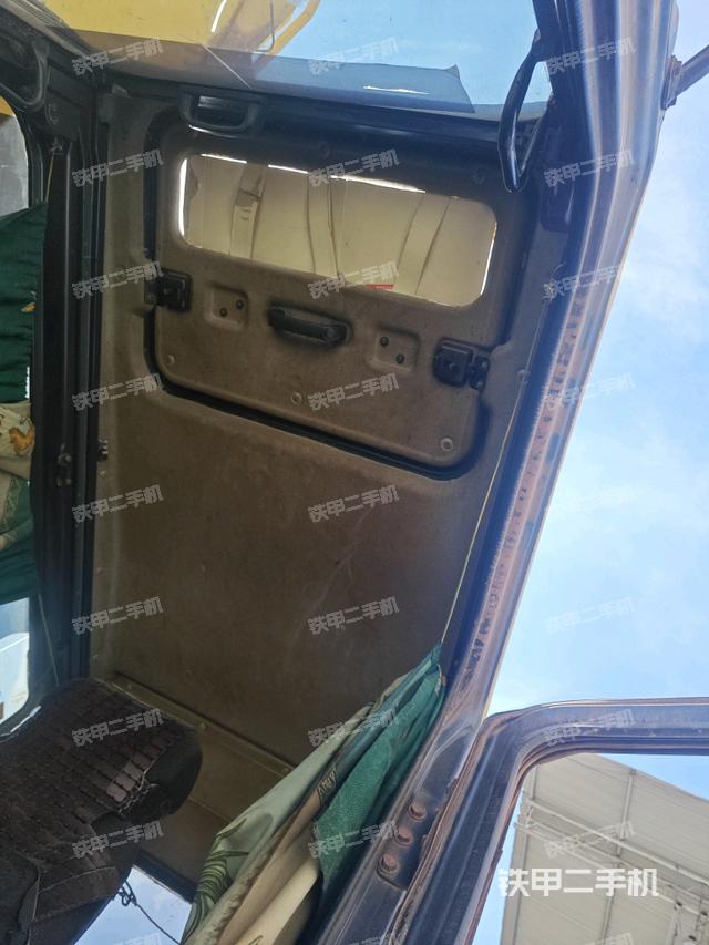 顶棚整体(驾驶室部分) 顶棚整体(驾驶室部分)