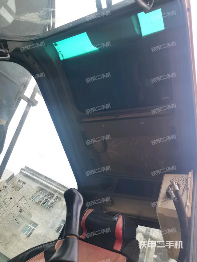 顶棚整体(驾驶室部分) 顶棚整体(驾驶室部分)