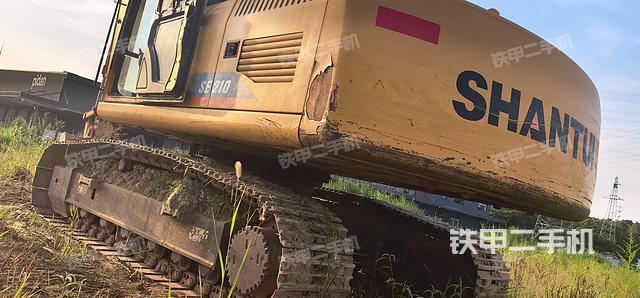 单侧履带整体(整机外观) 单侧履带整体(整机外观)