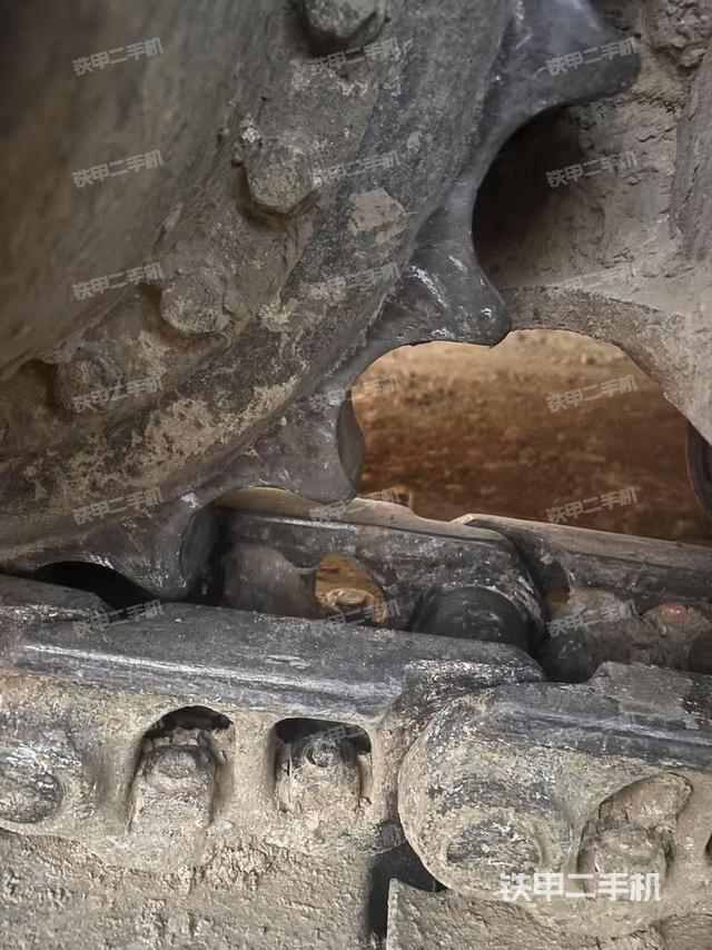 单侧履带整体(整机外观) 单侧履带整体(整机外观)