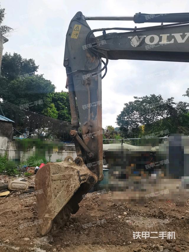 小臂整体左后(工作和回转装置) 小臂整体左后(工作和回转装置)