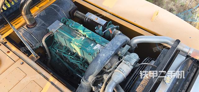 发动机整体俯视(整机外观) 发动机整体俯视(整机外观)