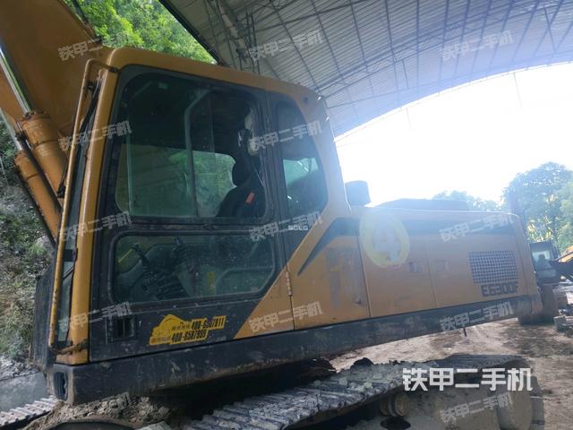 后窗玻璃角标(驾驶室部分) 后窗玻璃角标(驾驶室部分)