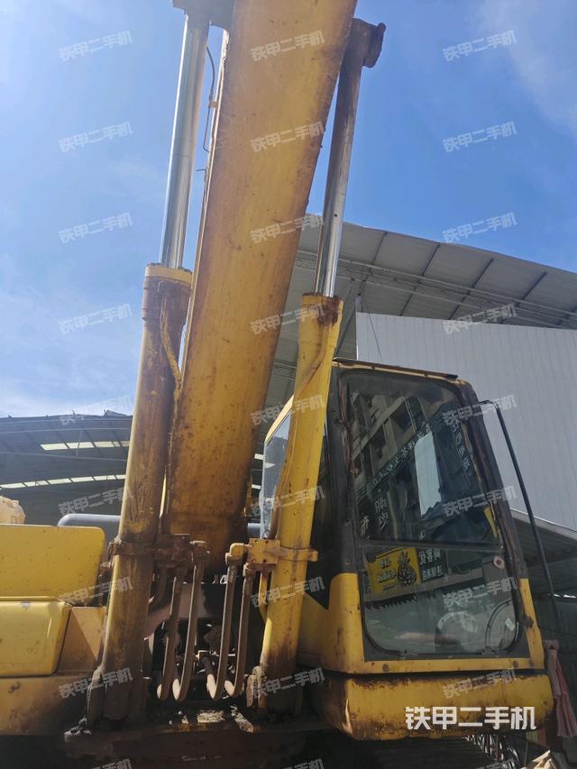 大臂油缸整体 竖拍(工作和回转装置) 大臂油缸整体 竖拍(工作和回转装置)