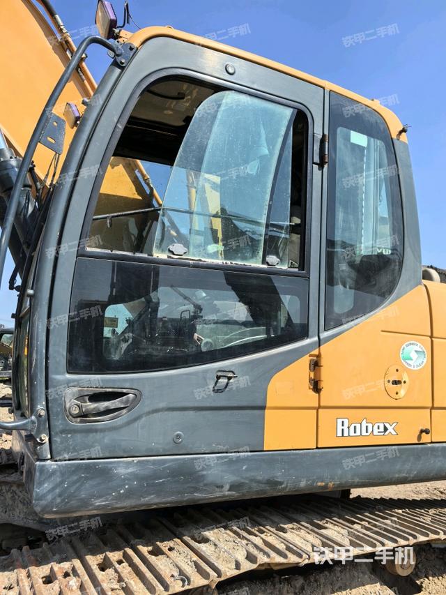 驾驶室整体(整机外观) 驾驶室整体(整机外观)