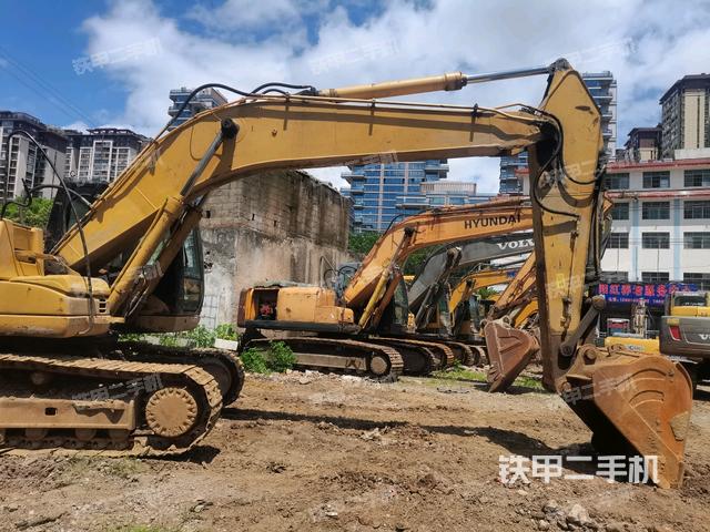 大臂整体 右侧(工作和回转装置) 大臂整体 右侧(工作和回转装置)