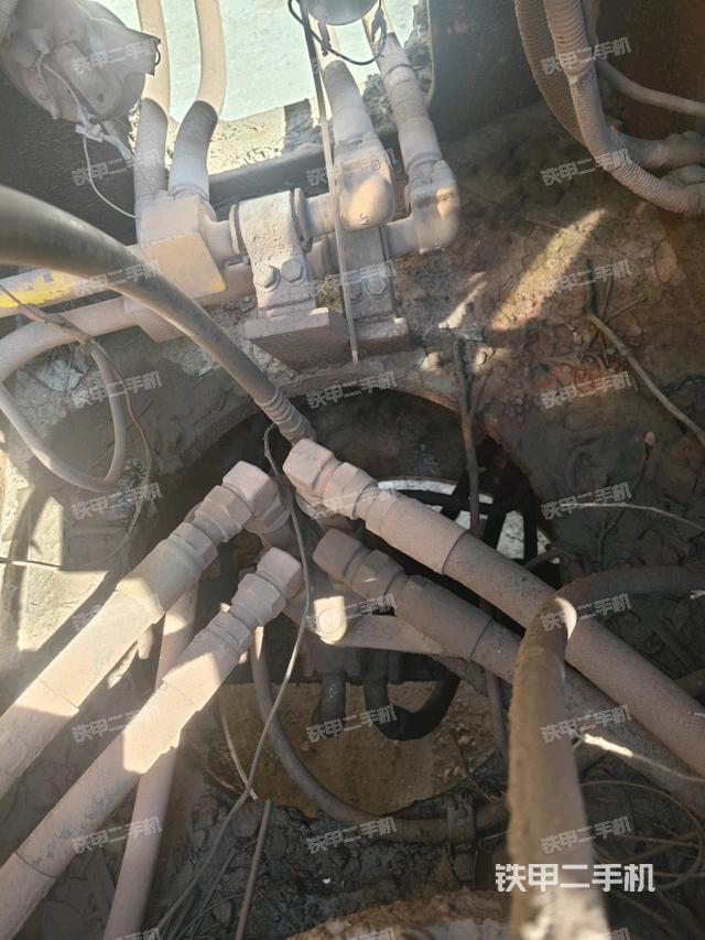 中央回转接头特写(上车部件) 中央回转接头特写(上车部件)