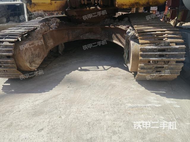 转盘和下车架正前(工作和回转装置) 转盘和下车架正前(工作和回转装置)