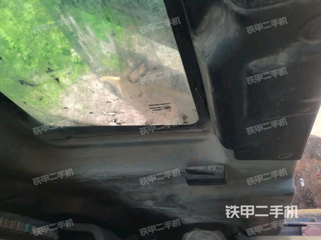 左后方玻璃角标(驾驶室部分) 左后方玻璃角标(驾驶室部分)