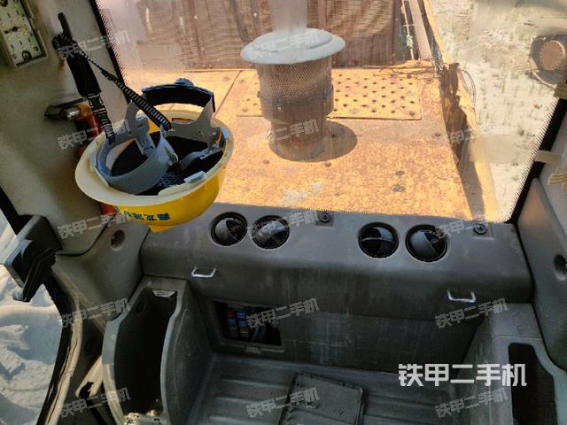 座椅后部(驾驶室部分) 座椅后部(驾驶室部分)