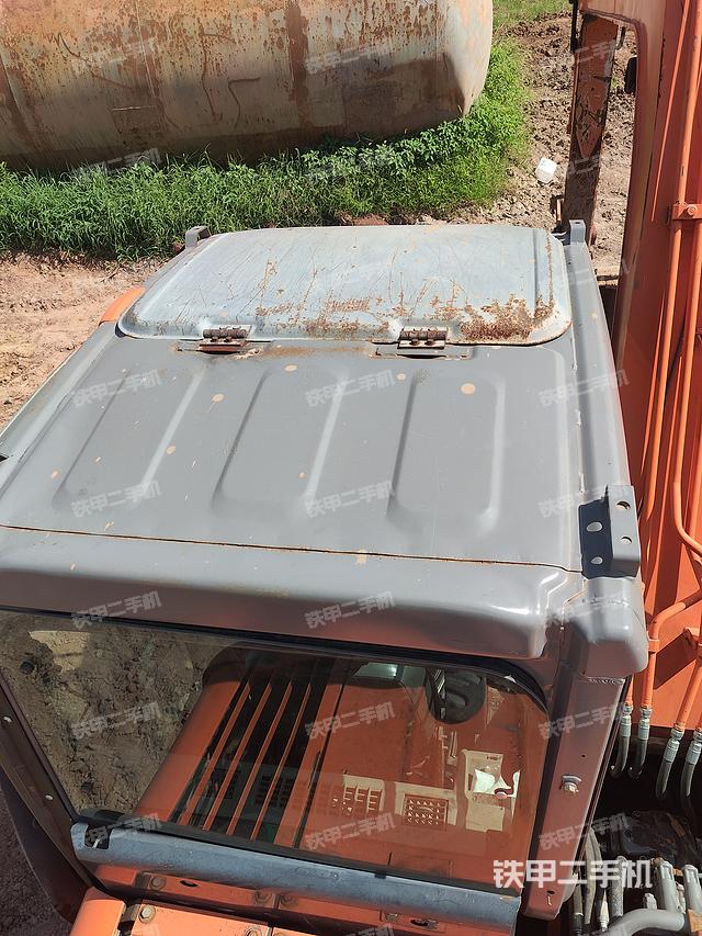 驾驶室顶部（整机外观）