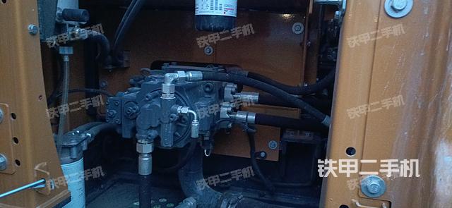 液压泵舱室正面整体(整机外观) 液压泵舱室正面整体(整机外观)