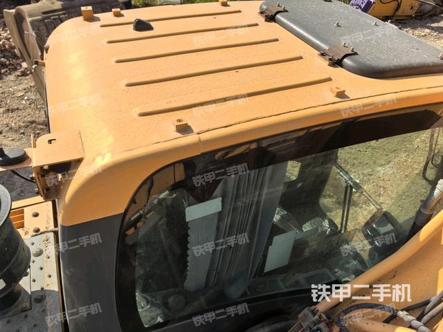 驾驶室顶部(整机外观) 驾驶室顶部(整机外观)