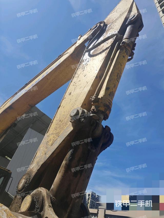 小臂整体右前(工作和回转装置) 小臂整体右前(工作和回转装置)