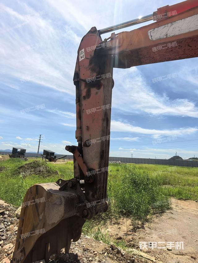 小臂整体左后(工作和回转装置) 小臂整体左后(工作和回转装置)