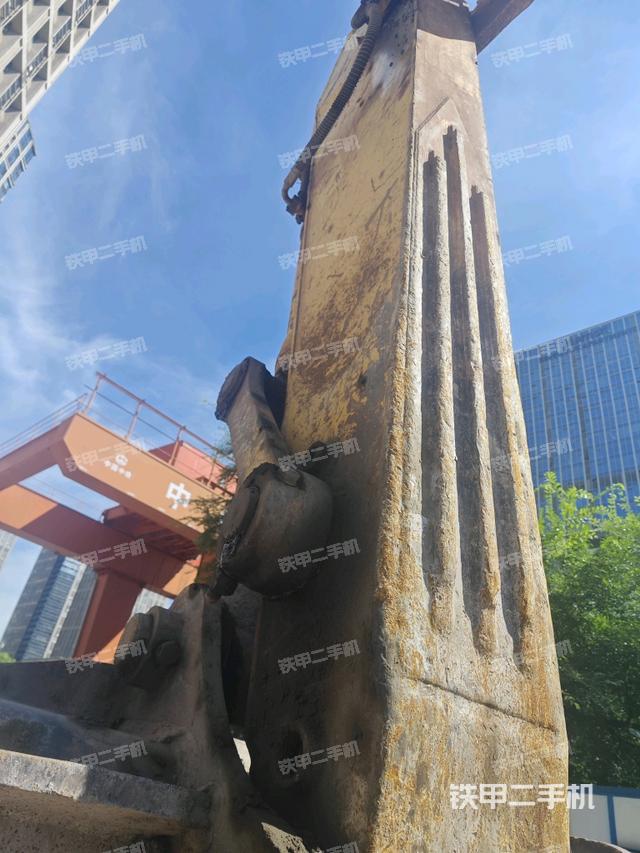 小臂整体左后(工作和回转装置) 小臂整体左后(工作和回转装置)