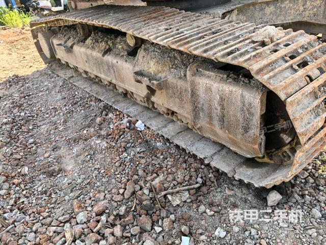 单侧履带整体(整机外观) 单侧履带整体(整机外观)