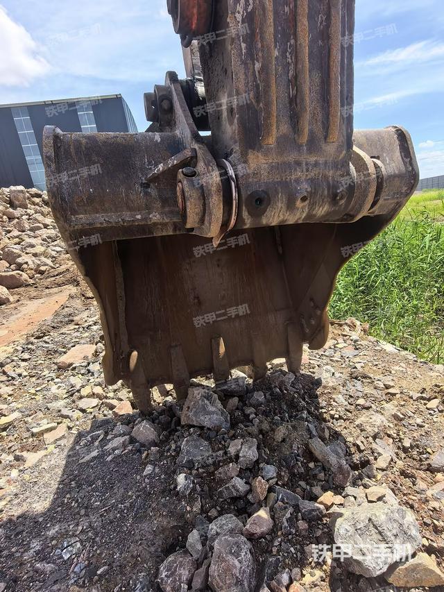 铲斗右后整体(工作和回转装置) 铲斗右后整体(工作和回转装置)