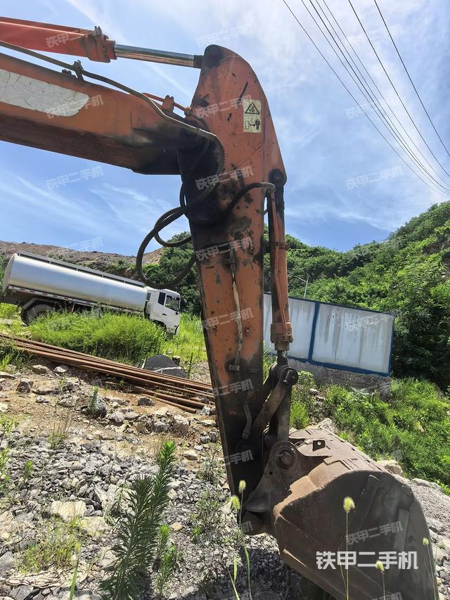 小臂整体右前(工作和回转装置) 小臂整体右前(工作和回转装置)