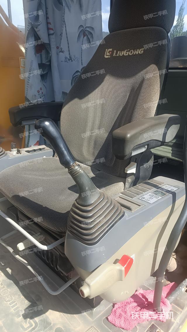 驾驶室整体(整机外观) 驾驶室整体(整机外观)